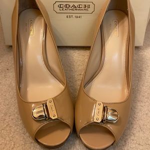 COACH like new Helaine Patent heels in Biscuit 8.5M